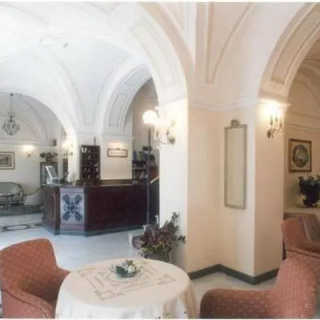 中央酒店 3* 卡塔尼亚